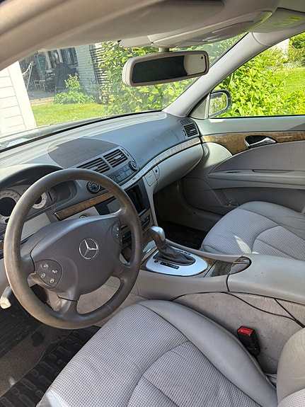 Mercedes-Benz E220 5 of 5