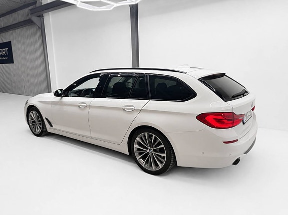 BMW 520d 3 of 5