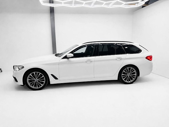 BMW 520d 2 of 5