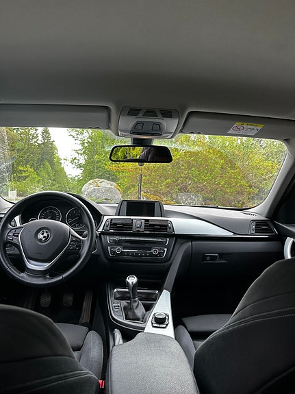BMW 318d 3 of 4