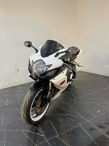 Suzuki Cycles GSX-R600 0.6 3 of 4