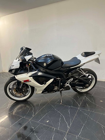 Suzuki Cycles GSX-R600 0.6 2 of 4