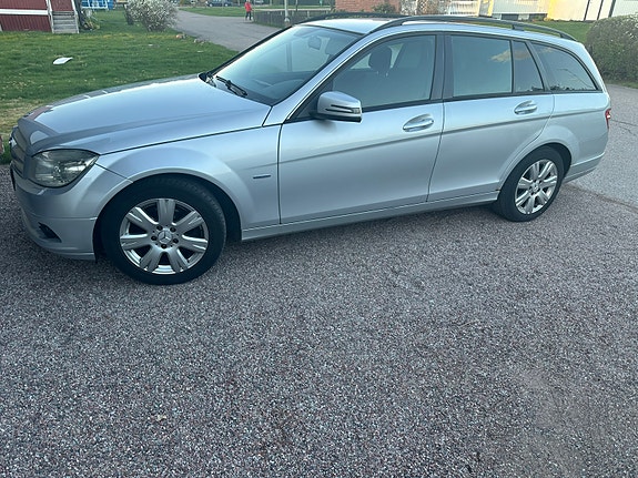 Mercedes-Benz C180 2 of 5