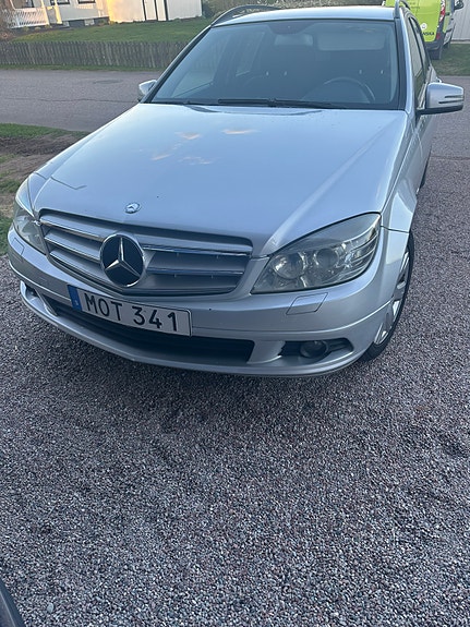 Mercedes-Benz C180 3 of 5