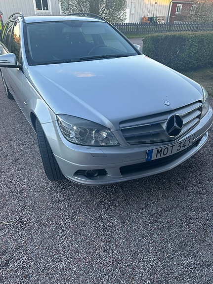 Mercedes-Benz C180 4 of 5