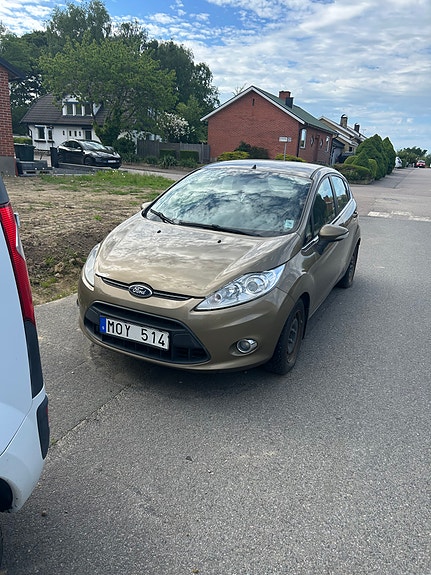 Ford Fiesta 2 of 3