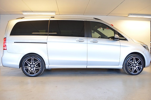 Mercedes-Benz V250 23 of 24