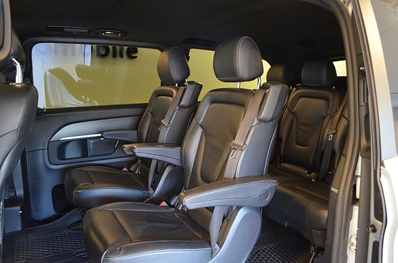 Mercedes-Benz V250 15 of 24
