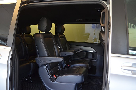 Mercedes-Benz V250 20 of 24