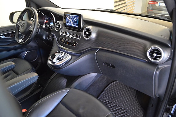 Mercedes-Benz V250 18 of 24