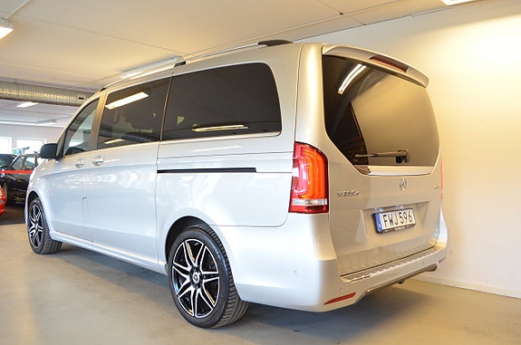 Mercedes-Benz V250 5 of 5