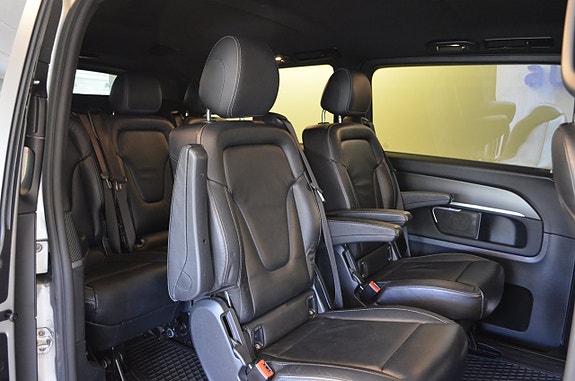 Mercedes-Benz V250 19 of 24