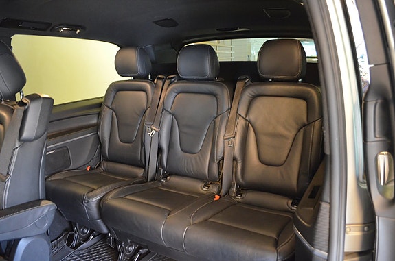 Mercedes-Benz V250 16 of 24