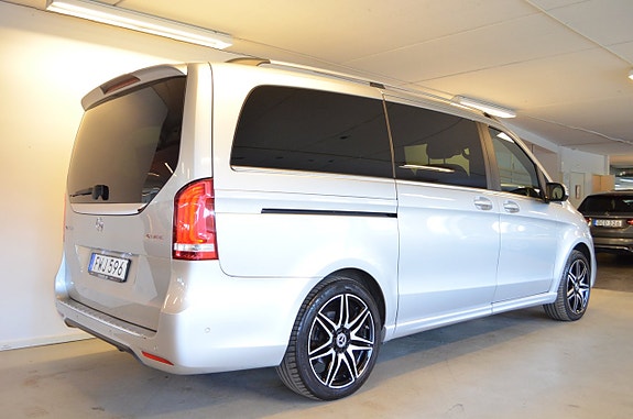 Mercedes-Benz V250 22 of 24