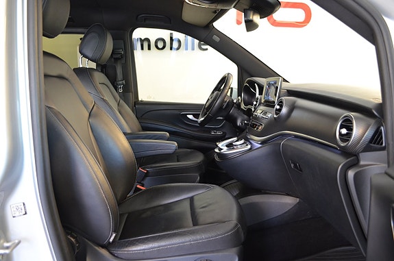 Mercedes-Benz V250 17 of 24