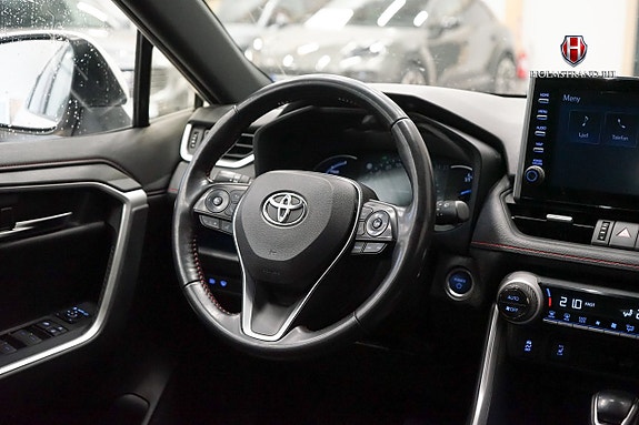 Toyota RAV4 14 of 25