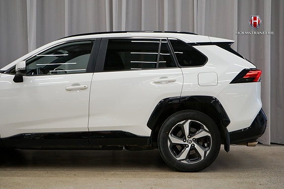 Toyota RAV4 8 of 25