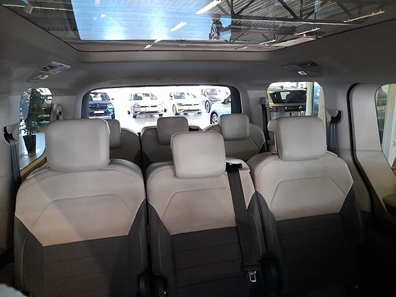 Volkswagen Multivan 13 of 22
