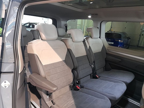 Volkswagen Multivan 10 of 22