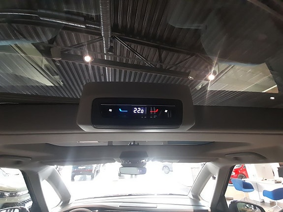 Volkswagen Multivan 17 of 22