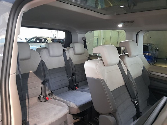 Volkswagen Multivan 12 of 22