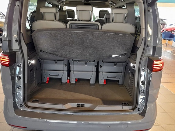 Volkswagen Multivan 7 of 22