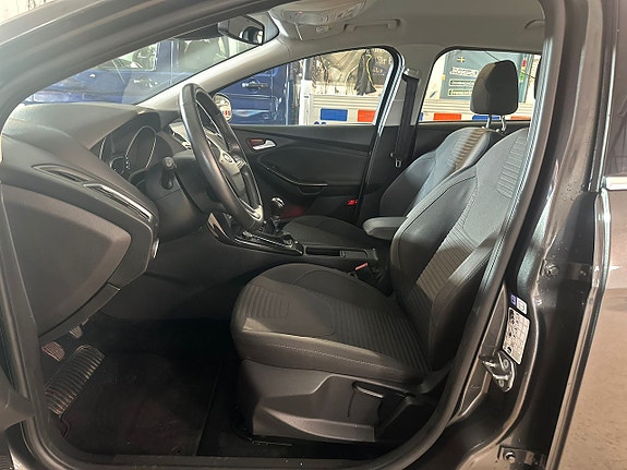 Ford Focus 10 of 15