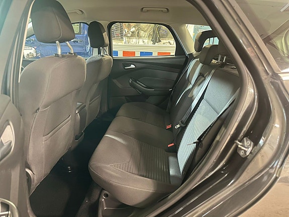 Ford Focus 9 of 15