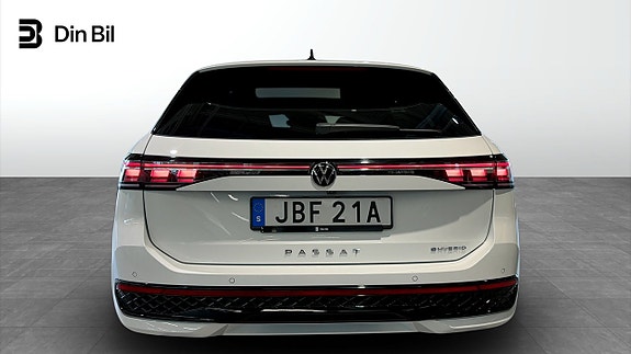 Volkswagen Passat 7 of 16