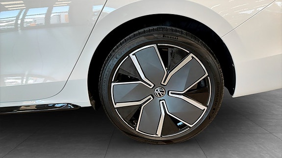 Volkswagen Passat 8 of 16