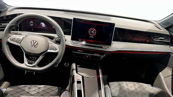 Volkswagen Passat 12 of 16