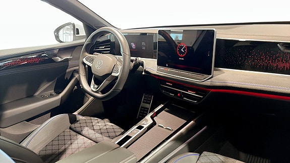 Volkswagen Passat 13 of 16