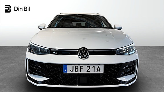 Volkswagen Passat 6 of 16