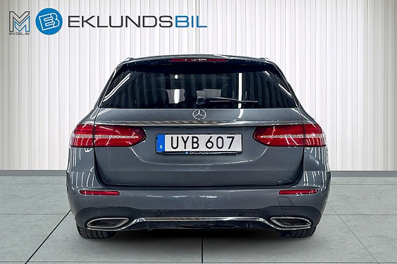 Mercedes-Benz E220 4 of 5