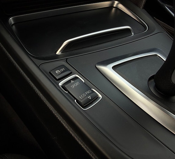 BMW 318d 19 of 30