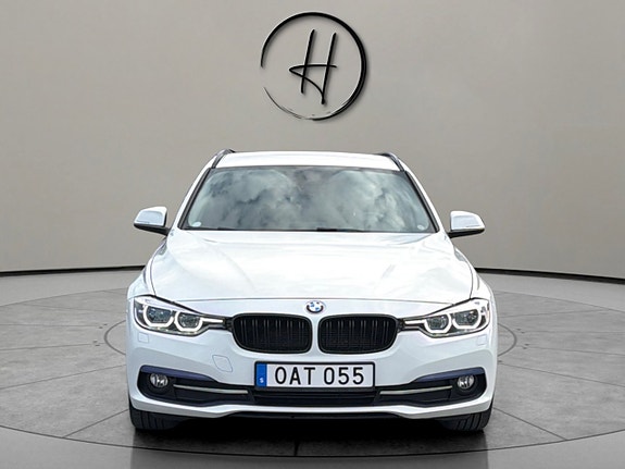 BMW 318d 3 of 5