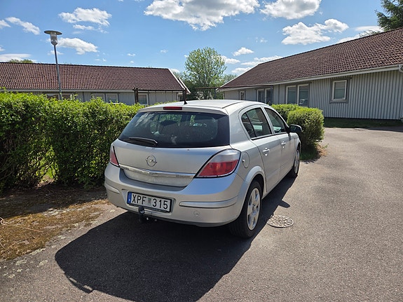 Opel Astra 2 of 5