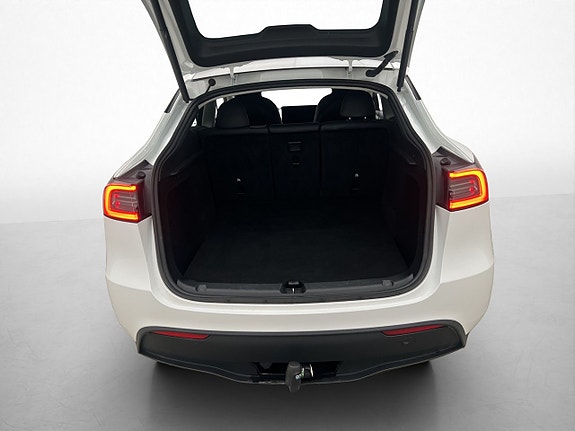 Tesla Model Y 11 of 30