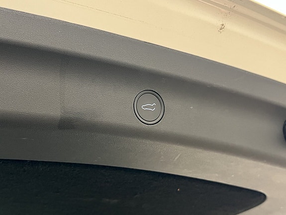 Tesla Model Y 12 of 30