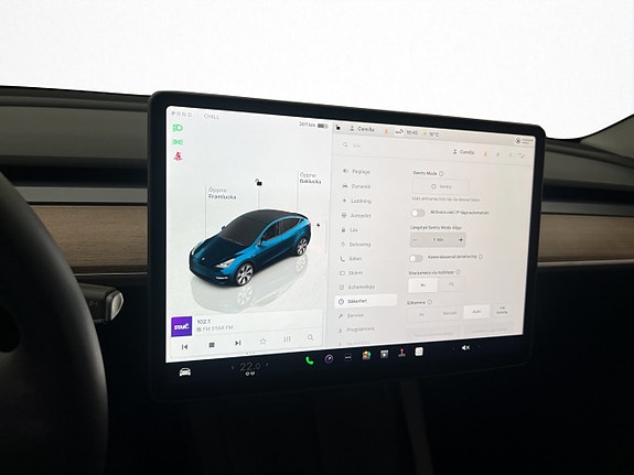 Tesla Model Y 23 of 30