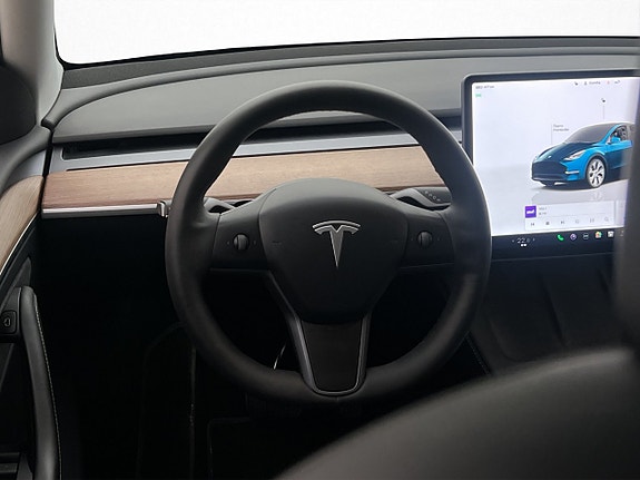 Tesla Model Y 15 of 30
