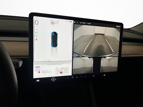Tesla Model Y 16 of 30