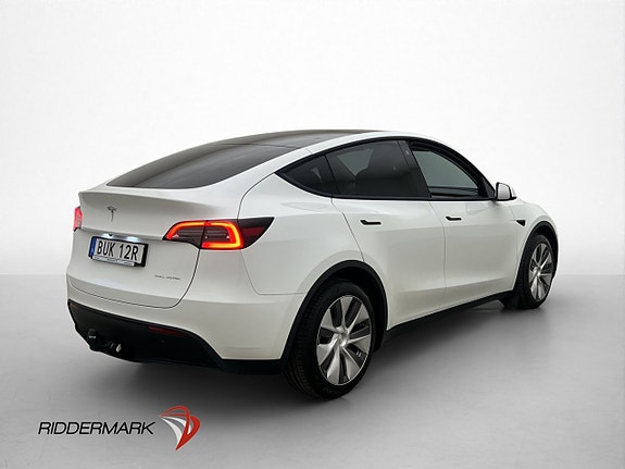 Tesla Model Y 9 of 30