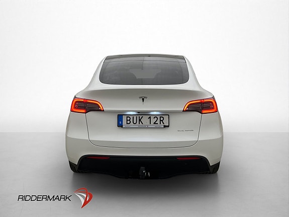 Tesla Model Y 8 of 30