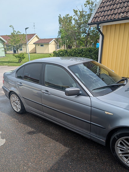 BMW 320i 5 of 10