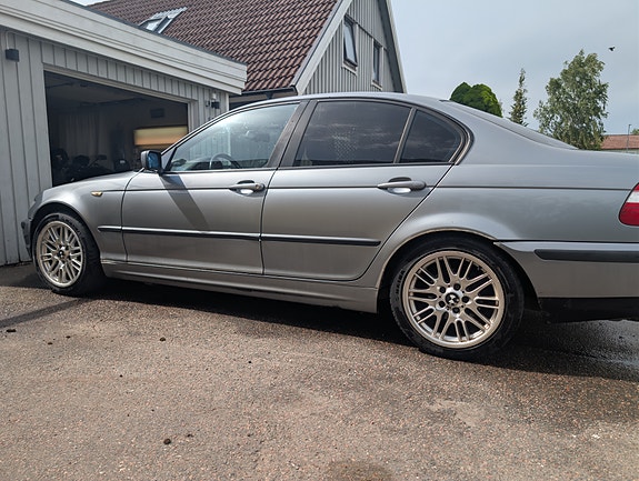 BMW 320i 3 of 10