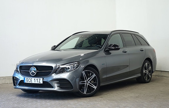 Mercedes-Benz C300 2 of 5