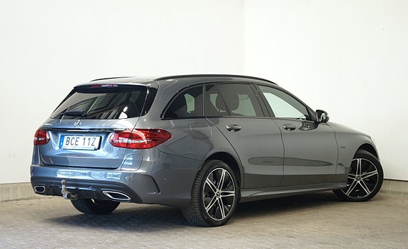 Mercedes-Benz C300 4 of 5