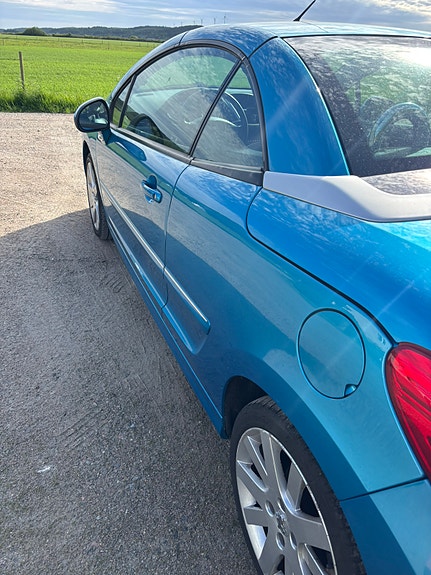 Peugeot 207 CC 2 of 9