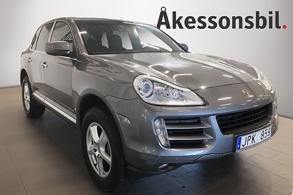 Porsche Cayenne 2 of 5